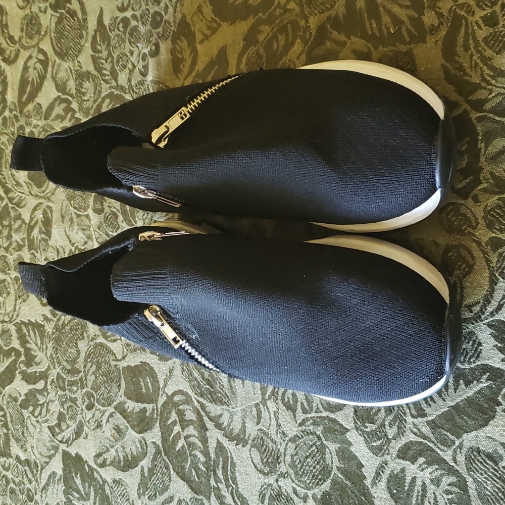 Steve Madden slip on shoes